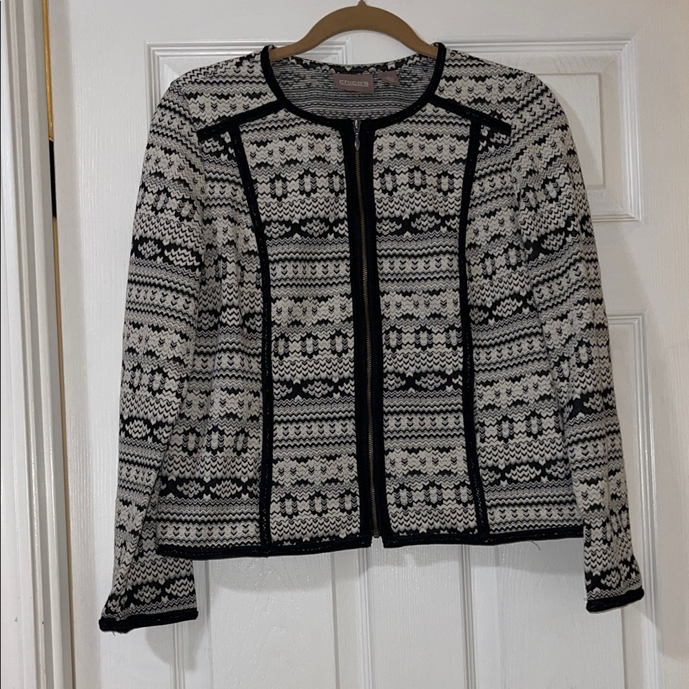 Chicos Black and White Patterned zip front cardigan